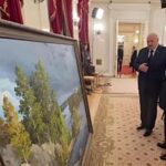 Підлабузництво 80-го рівня: Лукашенко подарував Путіну картину з краєвидами Валааму, де жив "духовний наставник" російського диктатора (фото, відео)