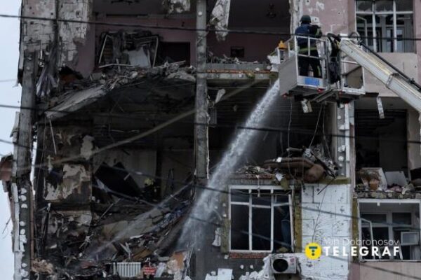 Десятки поранених, пошкоджені будинки та вимкнене тепло: Кличко розповів про наслідки атаки РФ на Київ