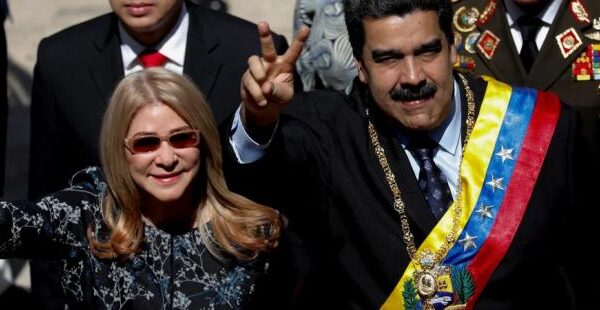 Пов’язка на лобі та синець під оком: Адвокат дружини Мадуро заявив, що вона отримала "значні травми" під час операції США
