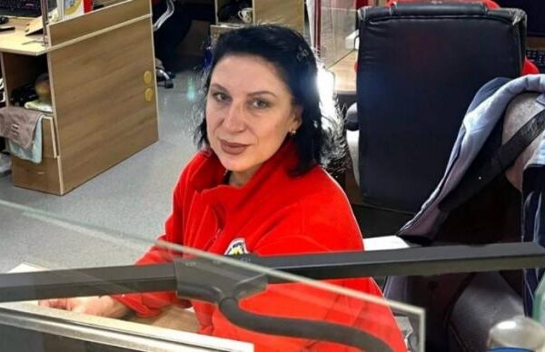 Не розгубилася: У Запоріжжі чотирирічна дівчинка самостійно викликала швидку для непритомної мами