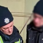 Поліція втрутилась: У Києві охоронник підземного паркінгу не пускав людей до частини укриття під час масованої атаки