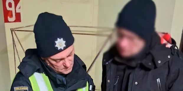 Поліція втрутилась: У Києві охоронник підземного паркінгу не пускав людей до частини укриття під час масованої атаки