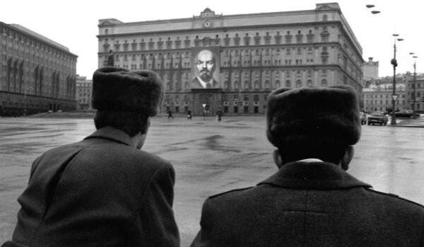 Нині це може здивувати! Які товари люди соромилися купувати в СРСР і чому