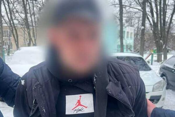 У Харкові оперативно затримали чоловіка, який напав на військового та відкрив вогонь по працівниках ТЦК