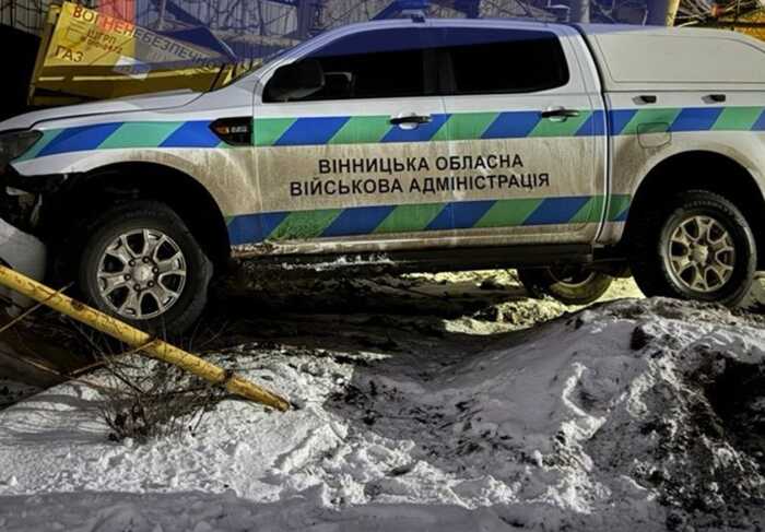 П’яне ДТП у Вінниці: оборонний пікап зніс газове обладнання, за кермом був посадовець ОДА Меньшіков
