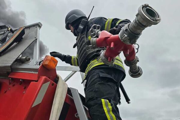 Росіяни скинули авіабомбу по передмістю Харкова