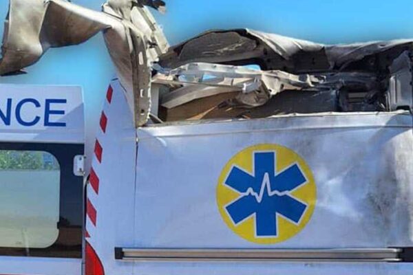 Росіяни вдарили по швидкій у Херсоні, поранений водій