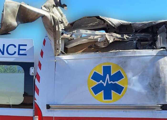 Росіяни вдарили по швидкій у Херсоні, поранений водій