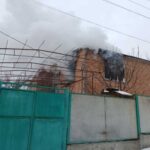 Ворожий обстріл Нікопольського району: постраждала людина, зруйновані будівлі та комунікації