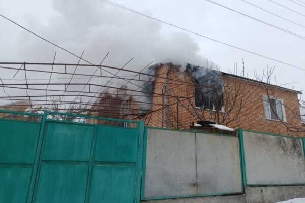 Ворожий обстріл Нікопольського району: постраждала людина, зруйновані будівлі та комунікації