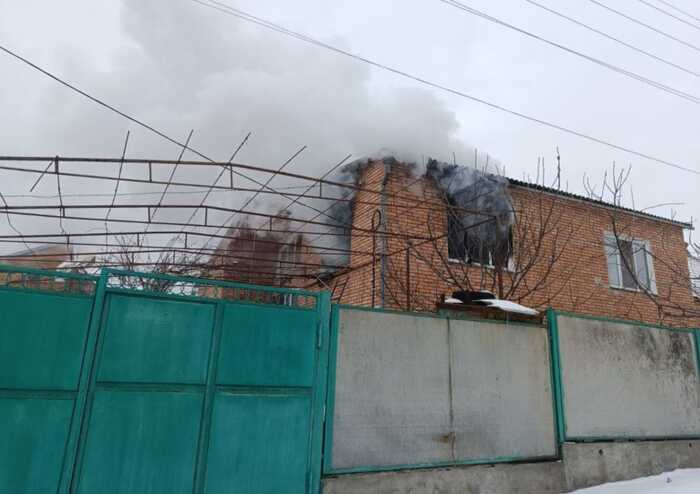 Ворожий обстріл Нікопольського району: постраждала людина, зруйновані будівлі та комунікації