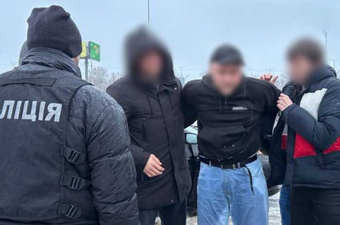 У Києві затримали чоловіка, підозрюваного у посередництві між ухилянтами і ТЦК