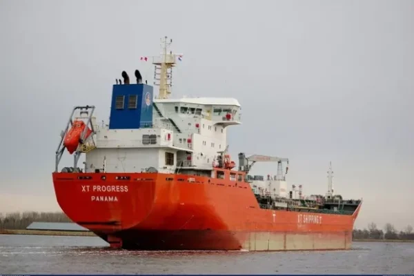 "Прогресс" майже зупинився: Російський танкер втратив керування в Середземному морі