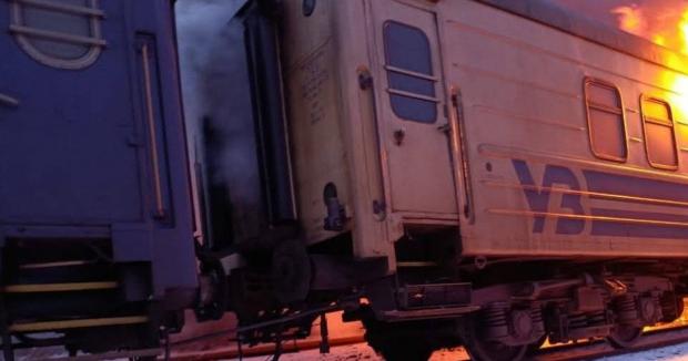 Відкривав заблоковані двері та опускав сходи: Під час атаки російських БПЛА по пасажирському поїзду боєць 93-ї бригади врятував десятки людей