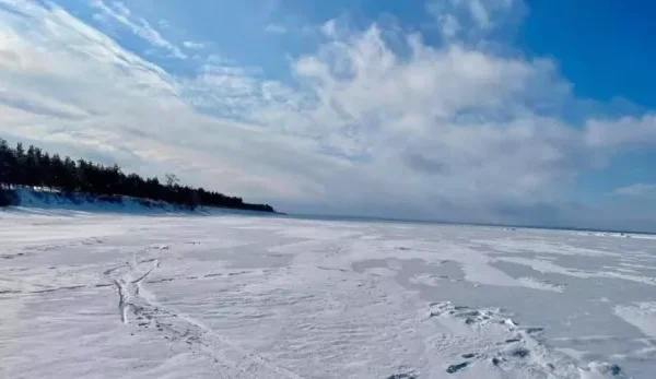 Дрифт став смертельним: На Київщині авто провалилося під лід, знайшли тіло загиблого, ще одного шукають