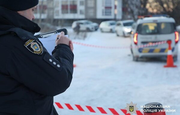 На запит надати документи для перевірки У Черкасах 55-річний чоловік підірвав гранату, кинувши у поліцейських і військових ТЦК (відео)