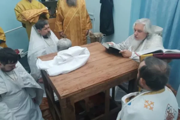 Для нього нічого не змінилось?: Діяч УПЦ МП, який під час повномасштабного вторгнення опинився у календарі Російської церкви, освятив новий храм на Сумщині