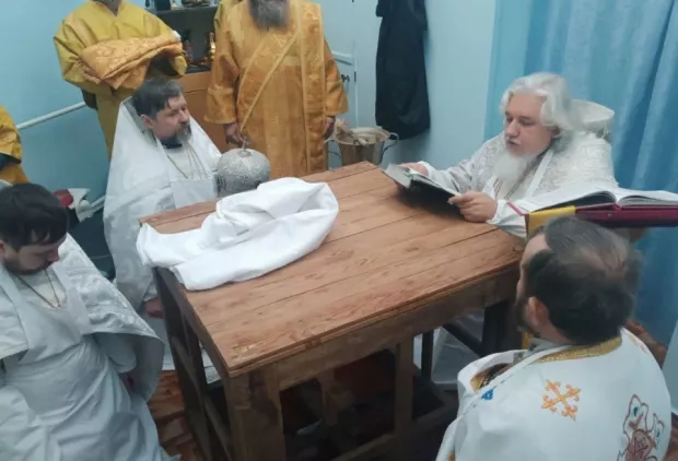 Для нього нічого не змінилось?: Діяч УПЦ МП, який під час повномасштабного вторгнення опинився у календарі Російської церкви, освятив новий храм на Сумщині