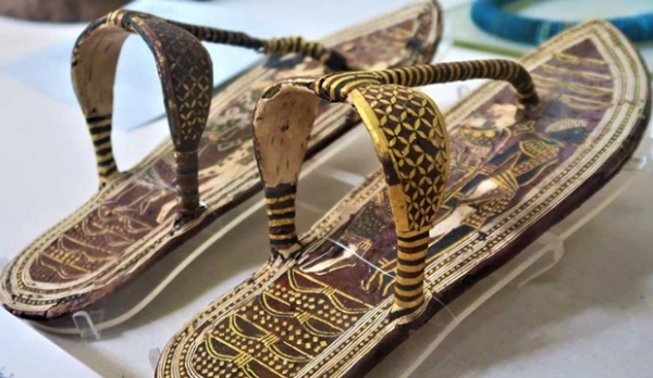 Що відомо про золоті сандалі Тутанхомона, котрими фараон Єгипту топтав своїх ворогів