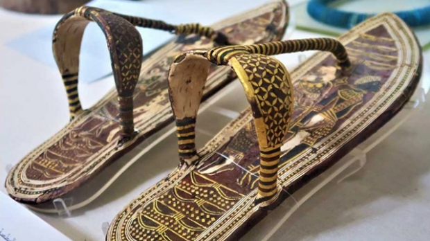 Що відомо про золоті сандалі Тутанхомона, котрими фараон Єгипту топтав своїх ворогів