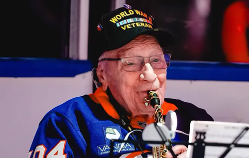 Є секрет! 104-річний ветеран Другої світової війни назвав три продукти, які їсть, і один - якого уникає