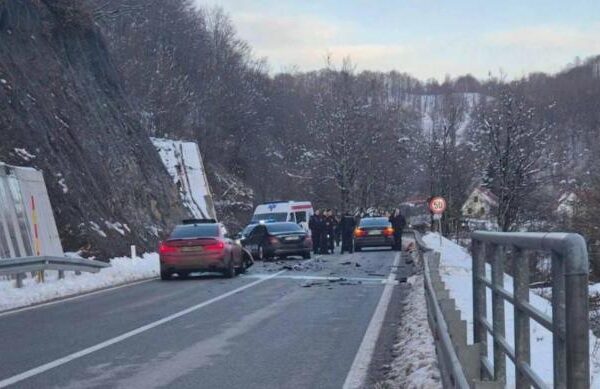 Виїхав на зустрічну смугу: У Чорногорії молодий українець на BMW врізався в кортеж прем’єра (фото)