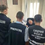 Відстрочка за гроші: директор коледжу та його 20-річна донька заробили понад 2,4 мільйона гривень на фейкових студентах і викладачах