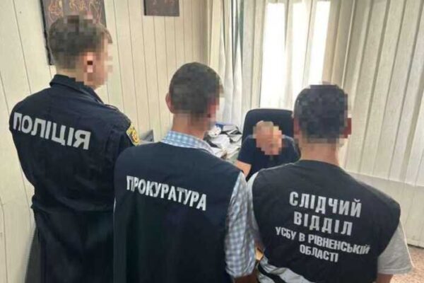 Відстрочка за гроші: директор коледжу та його 20-річна донька заробили понад 2,4 мільйона гривень на фейкових студентах і викладачах