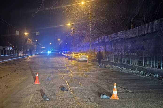 У Запоріжжі одразу дві автівки переїхали пішохода
