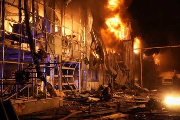 Загарбники дронами знищили великий автосалон в Одесі