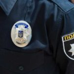 в Одесі водій намагався втекти від перевірки з поліцейським на капоті