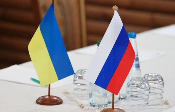 "Ми чуємо": Дипломат розповів, що може зрушити з місця переговори з РФ