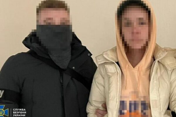 Хотіли "легких грошей": СБУ затримала пару українців за підозрою в реєстрації Starlink для окупантів (фото)