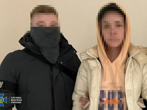 Хотіли "легких грошей": СБУ затримала пару українців за підозрою в реєстрації Starlink для окупантів (фото)
