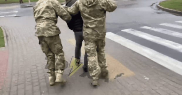 На Прикарпатті чоловік поранив військових ТЦК