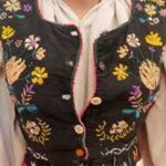 Побутова лексика української мови: Давня назва безрукавки, яка досі не втратила актуальність