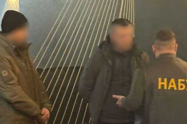 68 тисяч доларів за «багатодітність»: НАБУ затримало співробітника СБУ на схемі продажу відстрочок