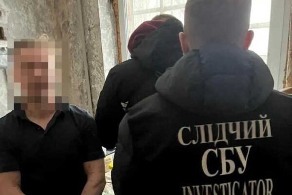 У Дніпрі затримали чоловіка, що передавав у  чатах дані про патрулі ТЦК