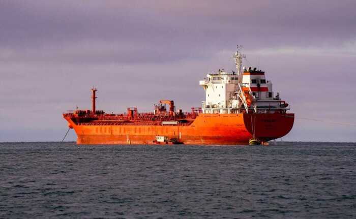 Блокада Ормузької протоки: через бойові дії майже повністю зупинилось судноплавство