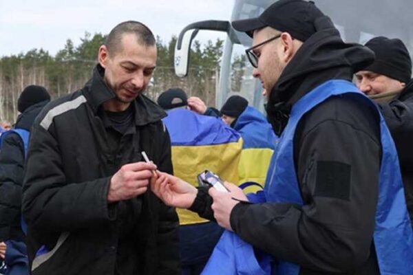 Україна повернула з полону ще 302 людей: відбувся другий етап обміну з Росією