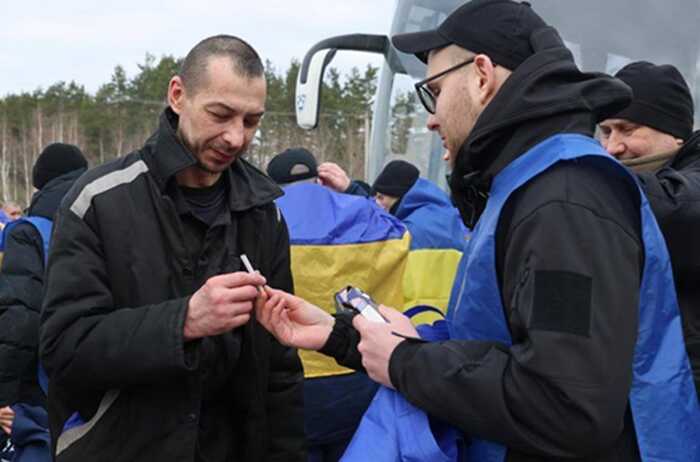 Україна повернула з полону ще 302 людей: відбувся другий етап обміну з Росією