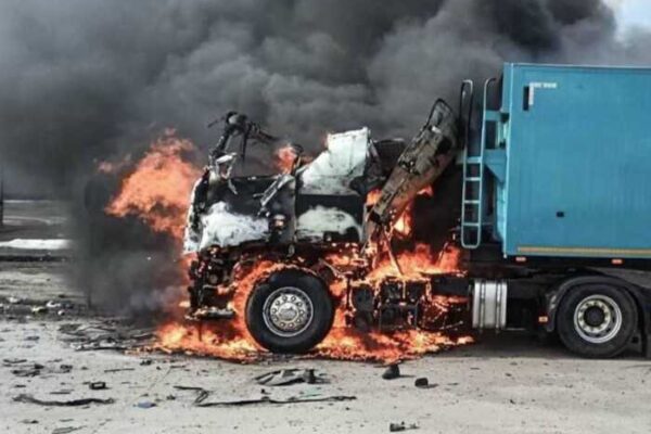 Дрон ударив прямо в кабіну: на Сумщині загинув водій фури