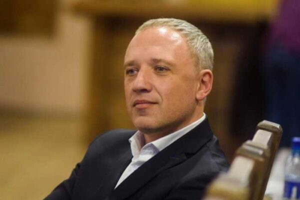 Чернівецький мер-бізнесмен Роман Клічук намагається стерти з інтернету інформацію про багатомільйонні статки, нажиті під час війни