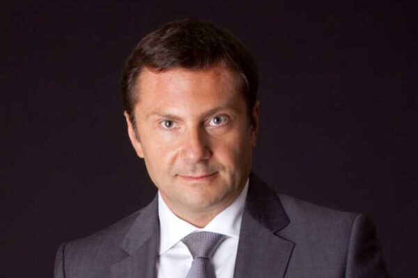 Пластичний хірург Роман Левицький розпочав масштабну зачистку інтернету від інформації про невдалі операції та роботу у фіктивному центрі на базі державної лікарні