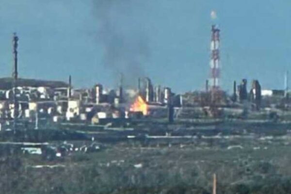 Удар по «гаманцю» РФ: на Кірішському НПЗ пошкоджено дві установки переробки нафти, — Генштаб