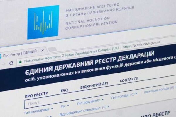 Земля за ціною смартфона: волинські митники Пупена та Хомутянський задекларували елітні ділянки за копійки