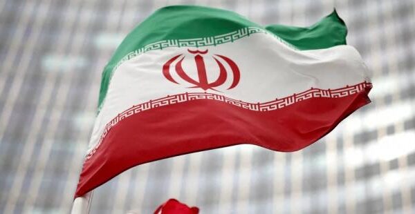 "Сміховинна театральна вистава": В Ірані спростували заяви Трампа про те, що Тегеран просив про припинення вогню