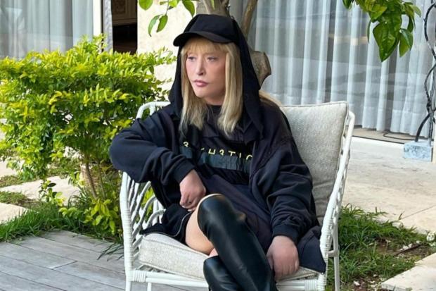 "Спідниця занадто коротка для 76-ти років": Нове фото Алли Пугачової викликало неоднозначну реакцію