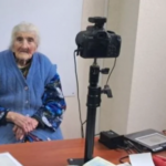 Хоче поїхати до онуки: У Слов’янську 100-річна жінка оформила закордонний паспорт (фото)