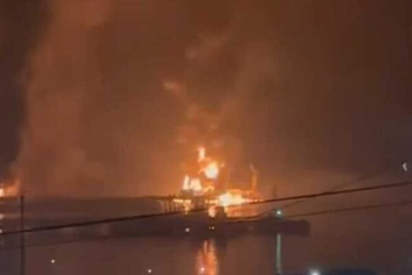 З’явились супутникові знімки наслідків ударів по причалу та терміналу "Шесхаріс" у Новоросійську